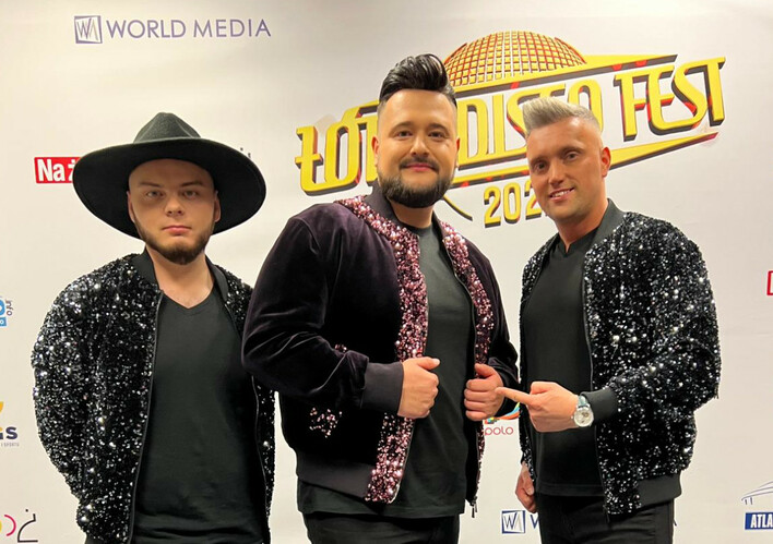 Joker Piotr Koczocik oczarował publikę w Łodzi! Zobaczcie jak na żywo zaśpiewał hit pt. „Napada na serce„ | VIDEO