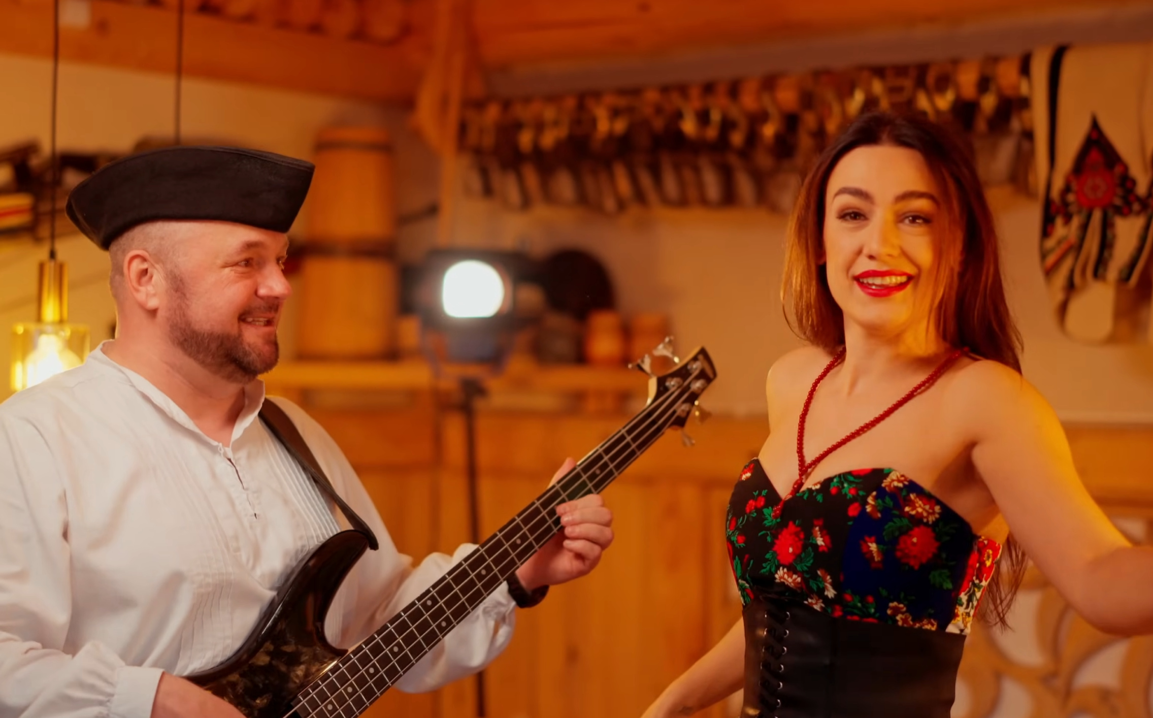 Justyna Lubas i Baciary prezentują nowy utwór „Połówki dwie”. Mega premiera 