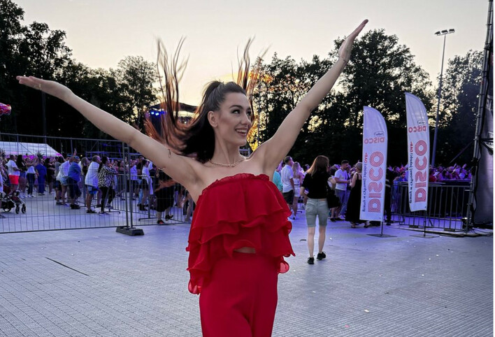 Justyna Lubas w Turcji! Gwiazda disco polo pyta, czy fani chcą styl latino jak Skolim czy klasykę disco polo jak Bayera? Jak dzielą się głosy?!

