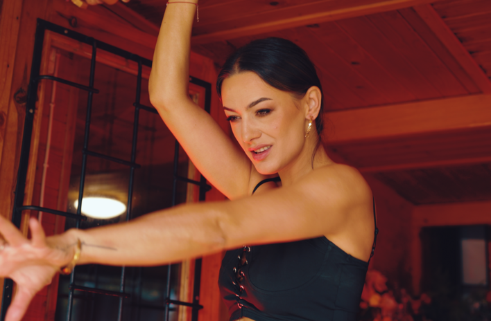 Justyna Lubas z nową produkcją pt. „Pocałunek„! To będzie kolejny hit na koncie wokalistki disco polo?!