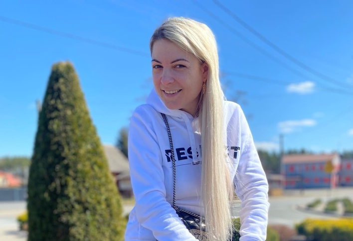 Magda narożna już tak nie wygląda! Gwiazda grupy Piękni i Młodzi zdecydowała się na totalną zmianę! [Zdjęcia]