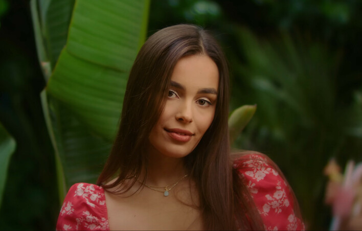 Kacper Pluta w gorącym klimacie latino! Nowość gwiazdy disco „Przy Tobie„ podbije listy przebojów?! 