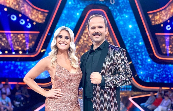 Kajra prawdziwą królową stylu?! Żona Sławomira zaskoczyła ogromnym dekoltem! Ta stylizacja to HIT?! 