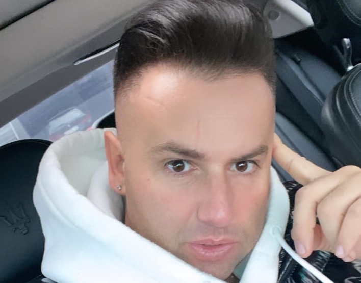 Kamil Chludziński przyłapany na siłowni! Gwiazdor disco polo trenuje formę przed zbliżającym się sezonem koncertowym?! 