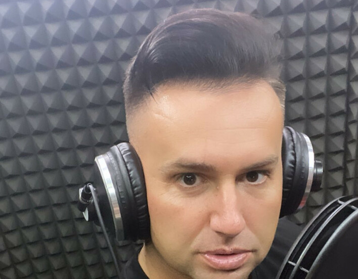 Kamil Chludziński przyłapany w studio nagraniowym! Gwiazdor disco polo pracuje nad nowymi przebojami?! Artysta ”Czas na zmiany”