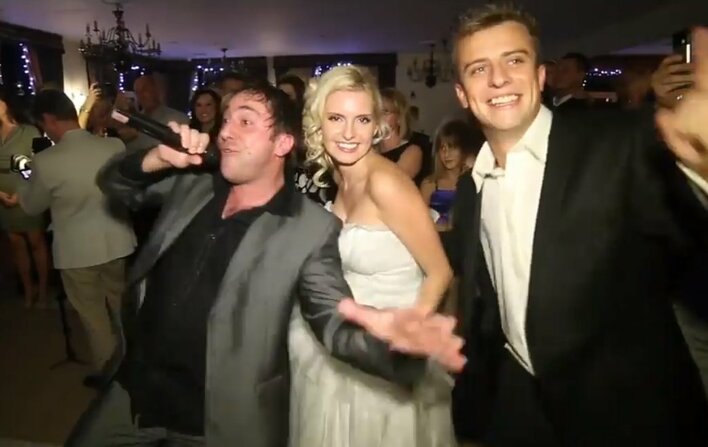 Kamil Grosicki świętuje rocznicę ślubu! W materiale wideo występuje grupa Boys!