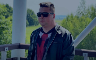 Kamil Juchimiuk z emocjonalnym utworem ”Życie bez Ciebie” – fani nie kryją łez!

