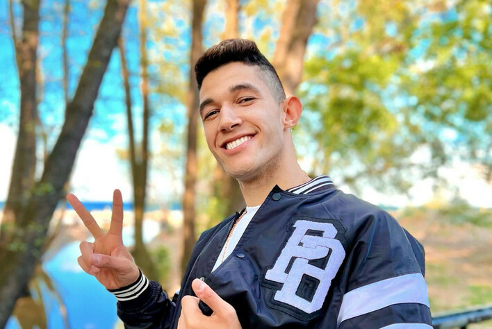 Kamil Kossakowski DiscoBoys - wiek, wzrost, dziewczyna, żona, dzieci, piosenki, instagram