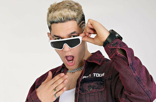 Kamil Kossakowski DiscoBoys pokazał klatę! To jeden z najprzystojniejszych wokalistów?! 