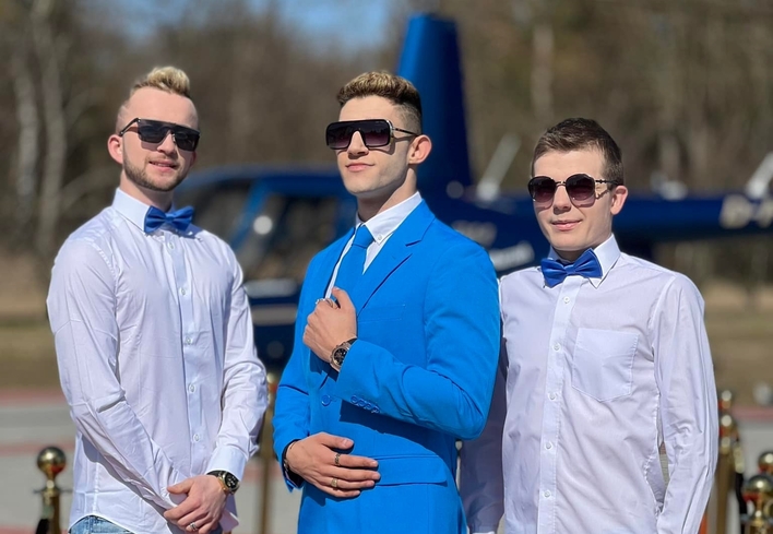 Kamil Kossakowski Discoboys przyłapany na planie nowego klipu! Gwiazdor disco polo wynajął helikopter!