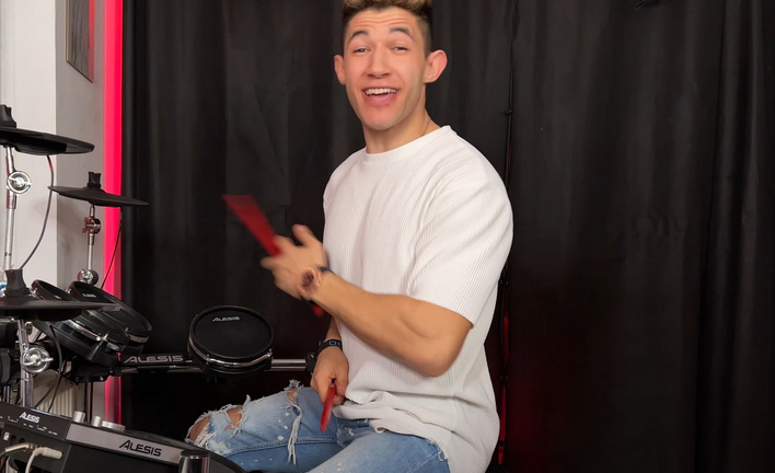 Kamil Kossakowski DiscoBoys spełnił prośbę fanów! Zobaczcie o co go poprosili! Mamy VIDEO!