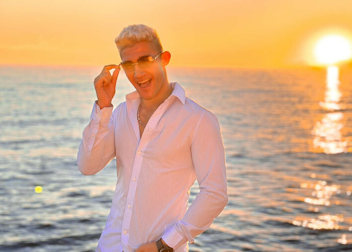 Kamil Kossakowski numerem jeden?! Jego „Tango„ podbija YouTube!