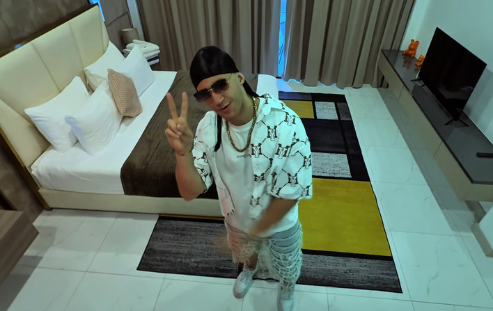 Kamil Kossakowski odpala „Na zawsze”. Solowy numer wokalisty DiscoBoys już dostępny