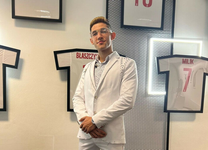 Kamil Kossakowski szczerze o sukcesie „nie miałem bogatych rodziców ale za to miałem zawsze w nich wsparcie„ Artysta spełnił kolejne marzenie! 