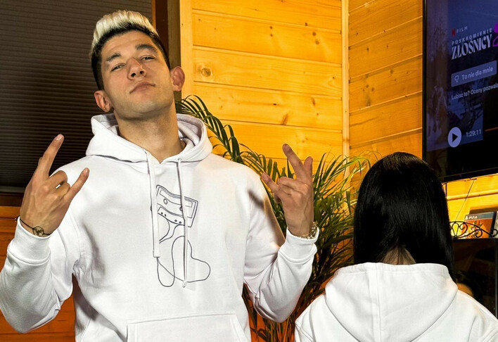 Mamy zdjęcia! Kamil Kossakowski szokuje nowym wizerunkiem! Zobacz, jak zmienił się lider DiscoBoys! 

