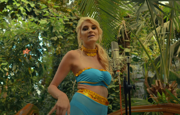 Karina Opyrchał w roli Bogini Miłości w teledysku „Wenus”. Internet oszalał na punkcie jej najnowszego singla