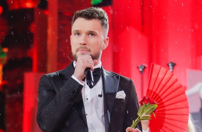 Karol Zawrotniak - Defis zaprezentował nową odsłonę swojego wielkiego hitu disco polo! Dynamiczne rytmy porywają do tańca!