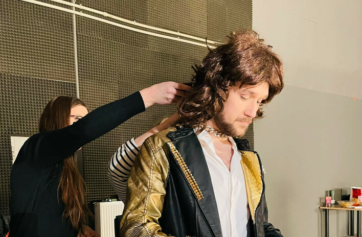 Karol Zawrotniak „Defis„ z nowym przebojem! Znamy datę premiery piosenki pt. „Tylko czas„