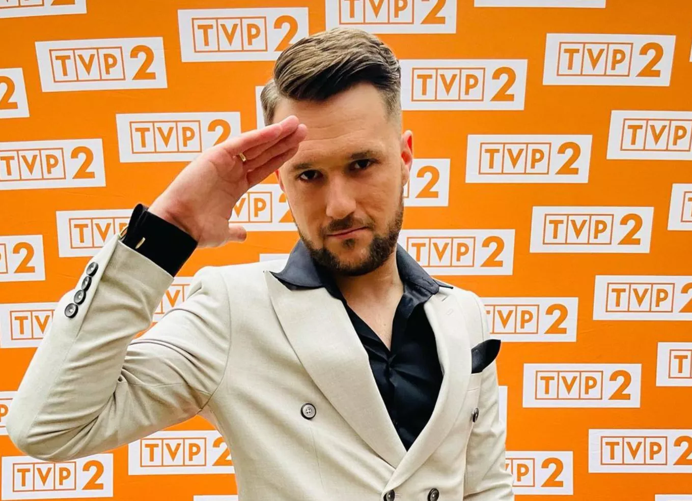 Karol Zawrotniak zespół Defis - informacje na temat wieku, żony, dzieci, social mediów! To prawdziwy gwiazdor disco polo!