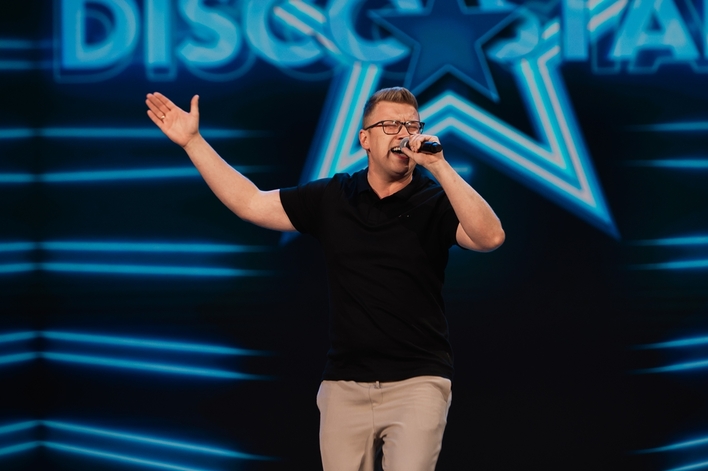 Kim jest Igor Kalinowski, nauczyciel śpiewu z Sierpca, który wystąpił w Disco Star 2026