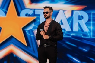 Kim jest Śpiewający Fryzjer z Disco Star