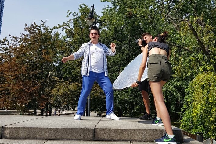 Kim jest tajemniczy "Dziwoląg"? Czy podbije rynek disco polo?