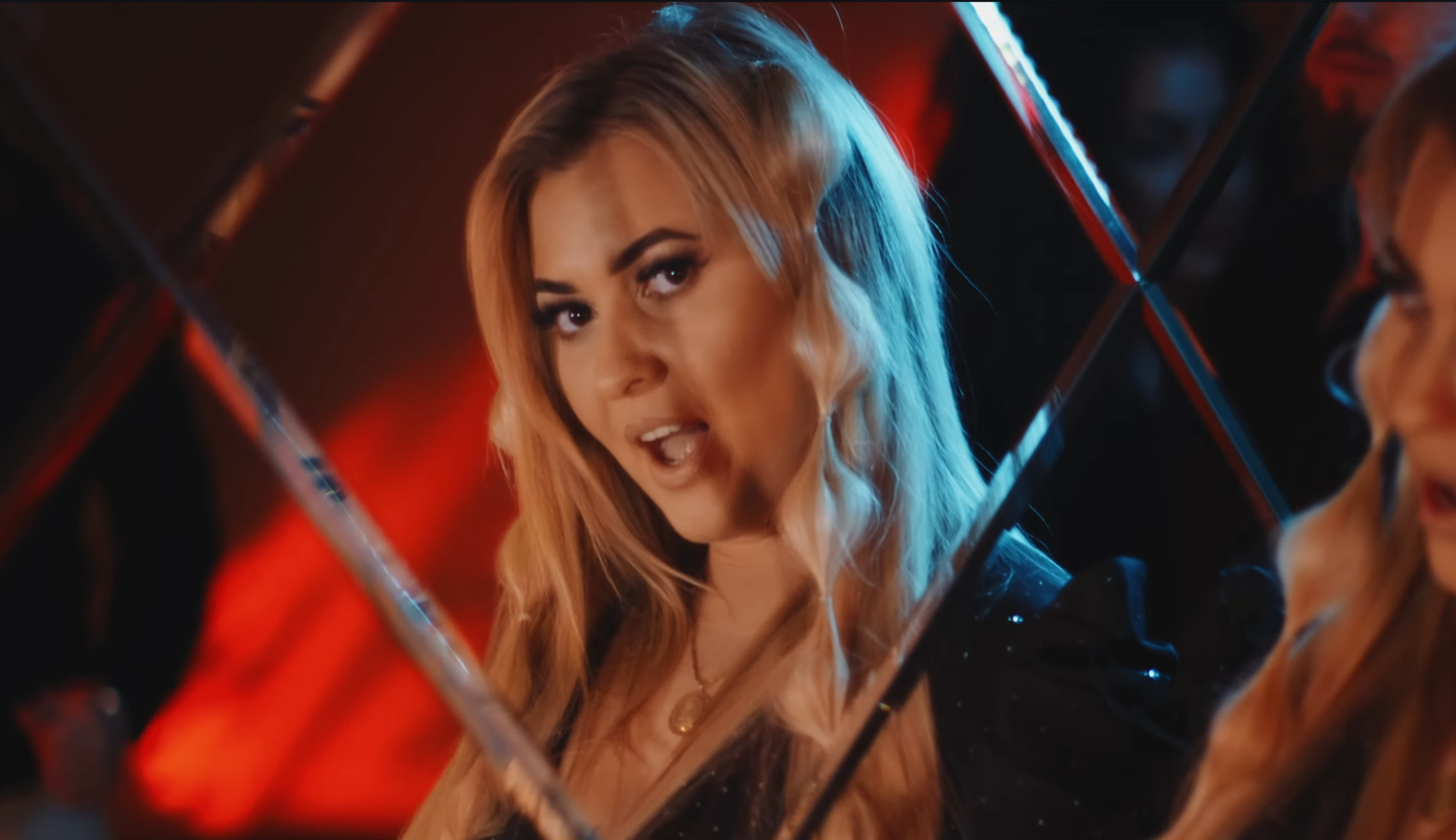 Kinga Molga w nowym singlu „Nie chcę Ciebie już więcej” pokazuje siłę emocji w polskim disco