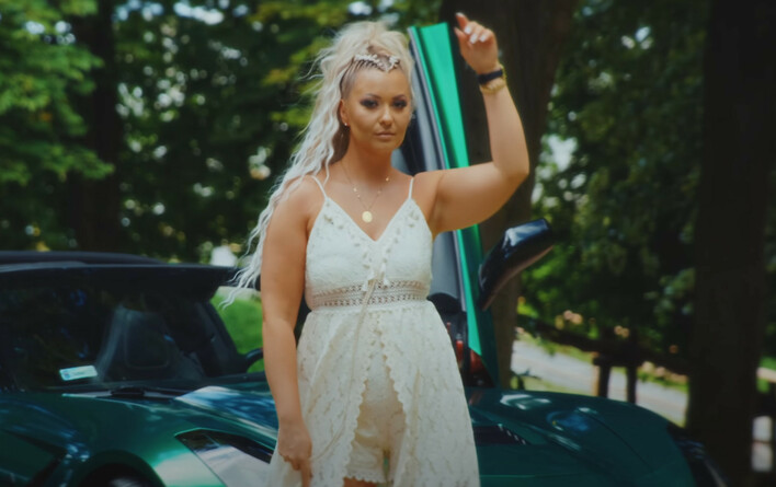 Kinga Molga zaskakuje nowością „Samotna” – w tym mieście powstał wyjątkowy teledysk

