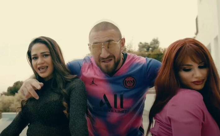 Kizo słynny polski raper zaśpiewał jeden z największych hitów disco polo zespołu Weekend pt. „Za każdą chwilę z Tobą„