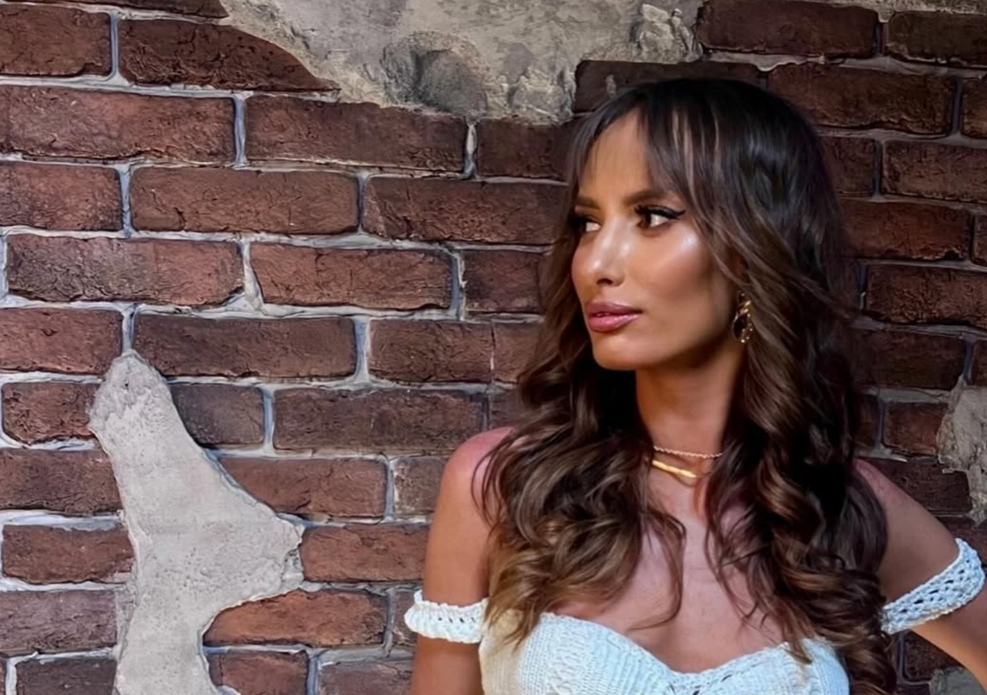 Klaudia Przybyszewska pokazała nogi w białej mini! Stylizacja gwiazdy disco polo rozpaliła internet