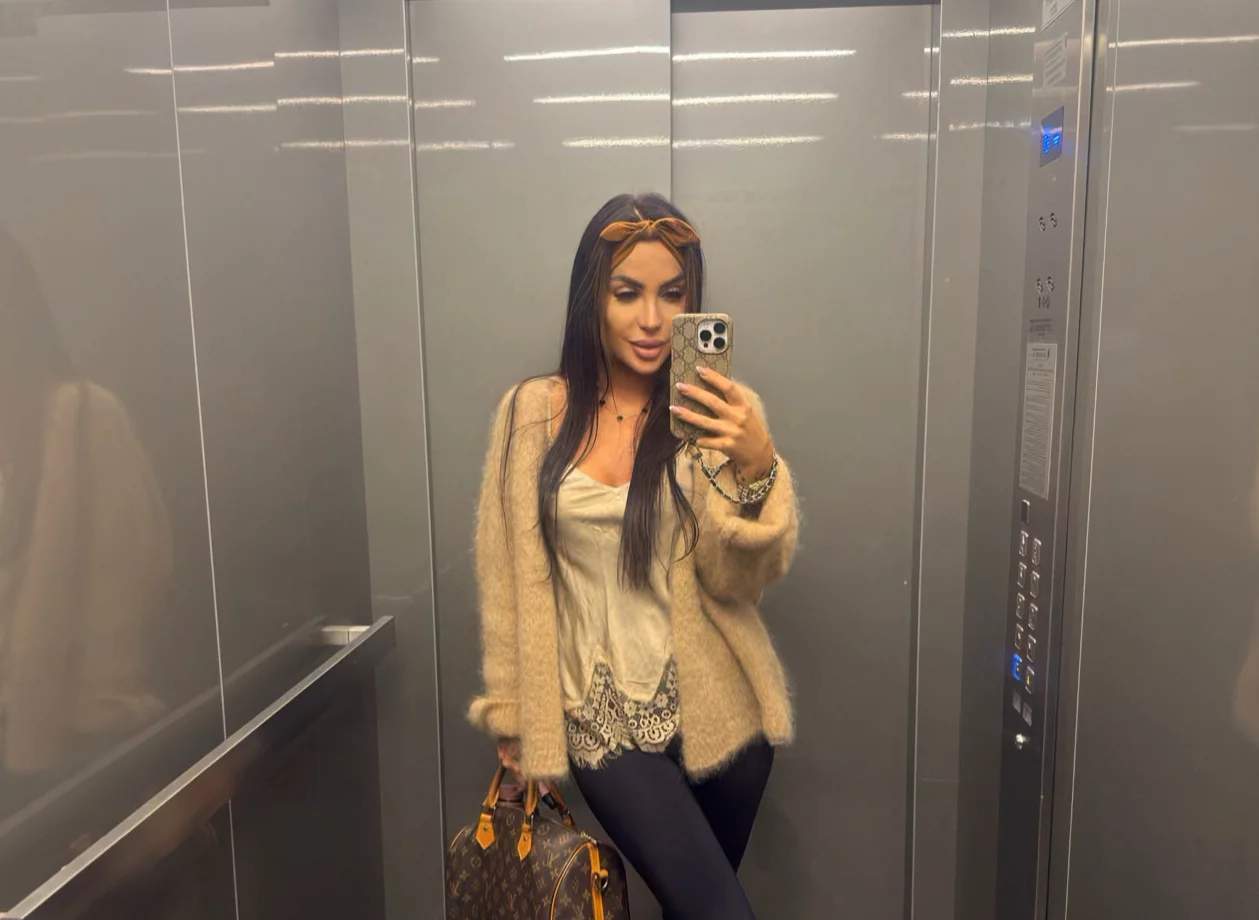 Klaudia Zielińska z górą ciasta po aferze Fausti. Nikt jej kalorii nie liczy, a gwiazda disco polo wygląda obłędnie