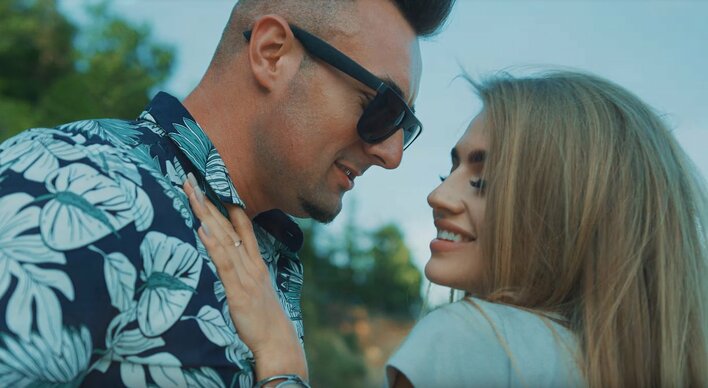 Klimatyczna nowość disco polo od formacji Effect - W aucie muza gra 