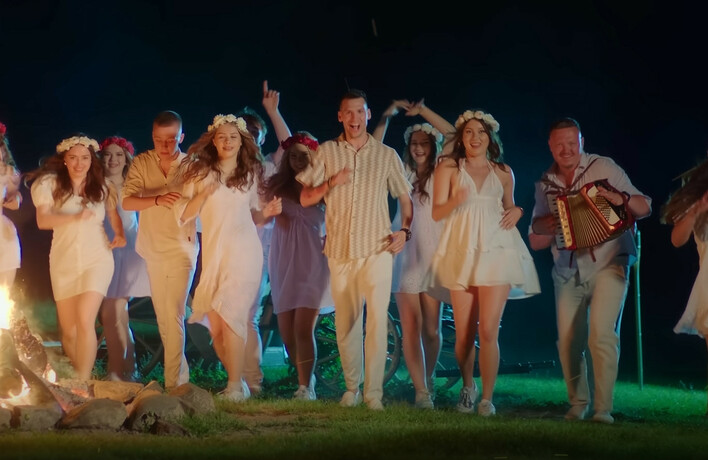 Klubowy Remix hitu „Zakochać się„ grupy Bayera hitem w sieci?! Co za brzmienie! 