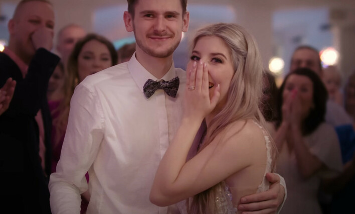 „Kocha się raz„ - Weselny hit Bayera podbija Polskę!