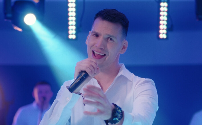 „Kocha się raz„ w Klubowym Wydaniu - Nowy hit od zespołu Bayera!