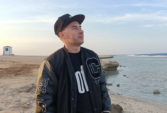 Znany gwiazdor disco polo ofiarą oszustwa! Gesek wytoczył specjalne oświadczenie! Tak giną oszczędności życia! 