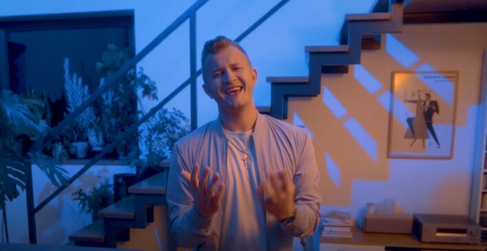 Niesamowita niespodzianka od Dawida Narożnego! Gwiazdor disco polo podzielił się nową produkcją! 