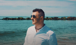 „Kolorowe lato„ - wyjątkowy hit disco polo! Artysta z USA odkrywa nowe brzmienia