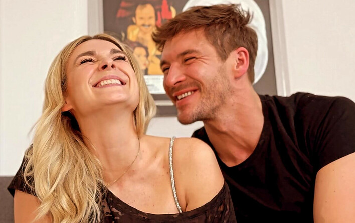 „Kolorowy film„ od Sławomira i Kajry podbija polskiego YouTube! Urocze małżeństwo może otwierać szampana!