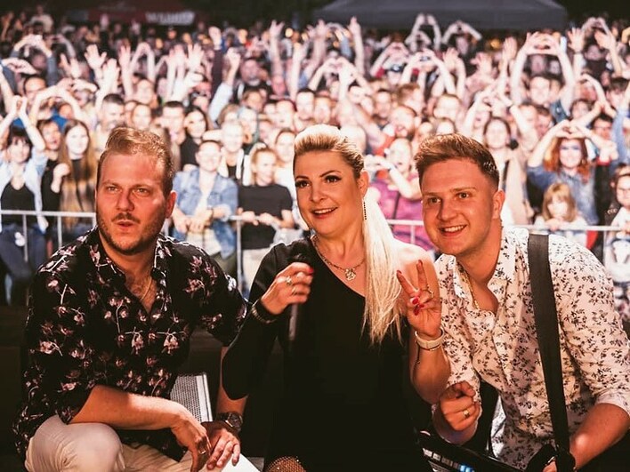 Tego koncertu nikt nie zapomni! Magda Narożna z zespołem Piękni i Młodzi skradła całe show! 