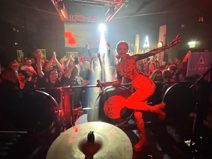 Koncert: Mejk rozgrzewa klub Amnesia w Wejherowie
