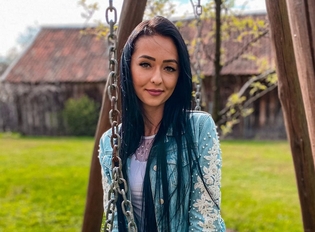 Wygląda jak milion dolarów! Piękna wokalistka disco polo świętuje wieczór panieński! 