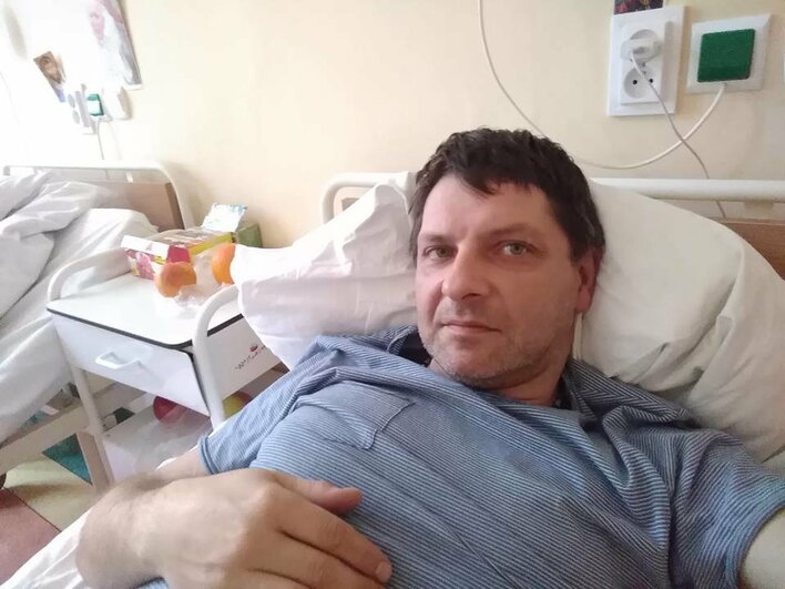 Dramat! Koniec z koncertami?! Uwielbiany wokalista disco polo wylądował w szpitalu! Przegrał walkę z chorobą! 