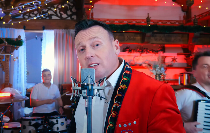 Konkurencja daleko w tyle! Szalony Drużba numerem jeden dzięki piosence "Ona taka piękna"?! 