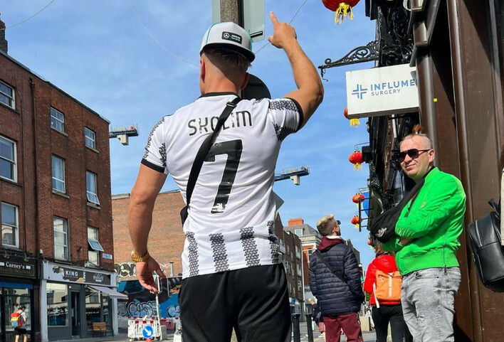 Konrad Skolim Skolimowski - wiek, żona, dzieci. Czy znasz historię twórcy ”Wyglądasz idealnie”?