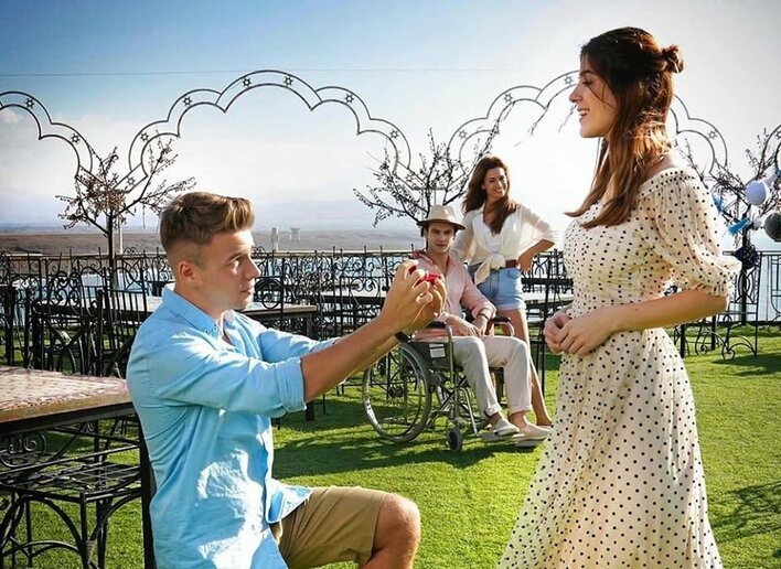 Gwiazdor disco polo grający w popularnym serialu ma nową miłość? Konrad Skolimowski pokazał pierścionek!