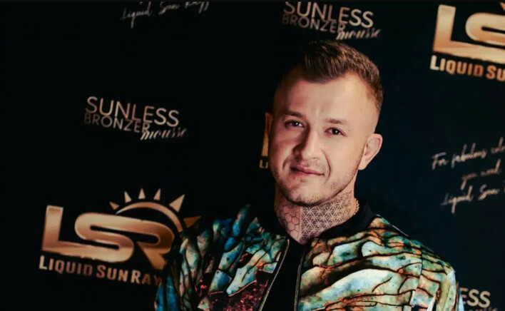 Kontrowersje wokół nazwy zespołu Piękni i Młodzi! Dawid Narożny w centrum afery! Artysta tłumaczy się przed fanami! 