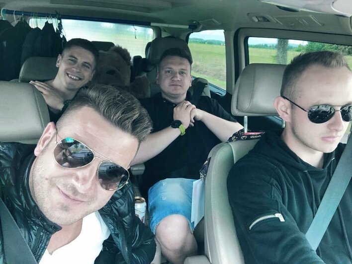 Kontrowersyjna fotka grupy Power Play! Fani komentują! 