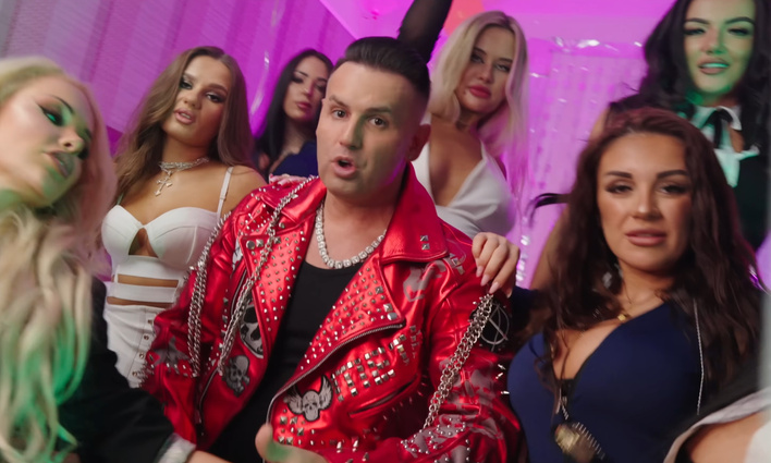 Mega kontrowersyjny klip "Biorę Cię Na Noc" od Extazy viralem w sieci! Bije rekordy?