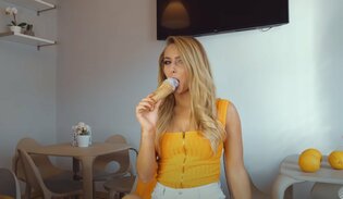 Kontrowersyjny materiał disco polo zagwarantował gwieździe ogromny sukces! Utwór jest hitem w sieci!